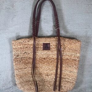 Disney Beach Tote – Avatar: The Way of Water
Braided jute beach tote